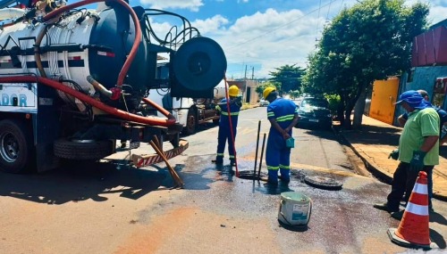 Prefeitura intensifica limpeza e desentupimento da rede de esgoto na cidade